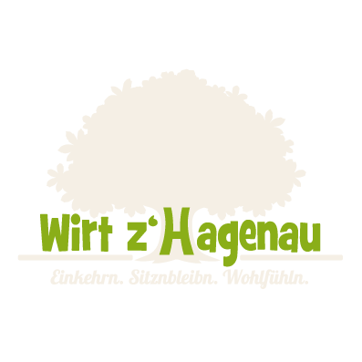 Wirt z'Hagenau - Fam. Probst | Offizielles Logo mit einem hellem Baum im Hintergrund, grünem Schriftzug „Wirt z'Hagenau“ und dem Slogan „Einkehrn. Sitznbleibn. Wohlfühln.“ in geschwungener Schrift auf weißem Grund.
